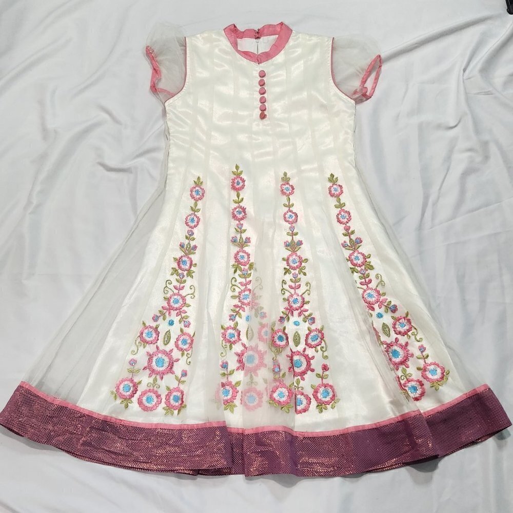 Girls Middle Eastern Formal Dress
Lot K